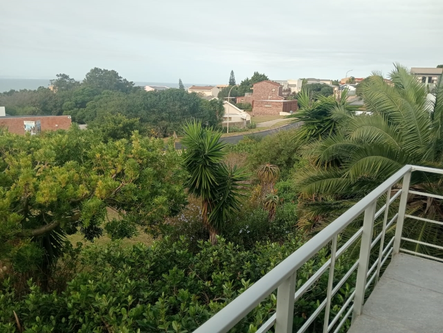 3 Bedroom Property for Sale in Wavecrest Eastern Cape